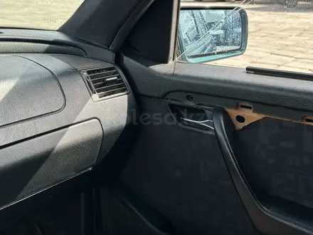 Mercedes-Benz C 180 1995 года за 1 000 000 тг. в Атырау – фото 22