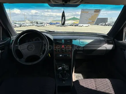 Mercedes-Benz C 180 1995 года за 1 000 000 тг. в Атырау – фото 8