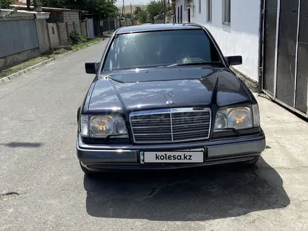 Mercedes-Benz E 220 1994 года за 3 000 000 тг. в Шымкент