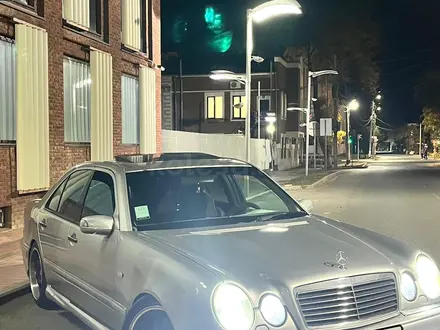 Mercedes-Benz E 430 1998 года за 4 000 000 тг. в Атырау – фото 6