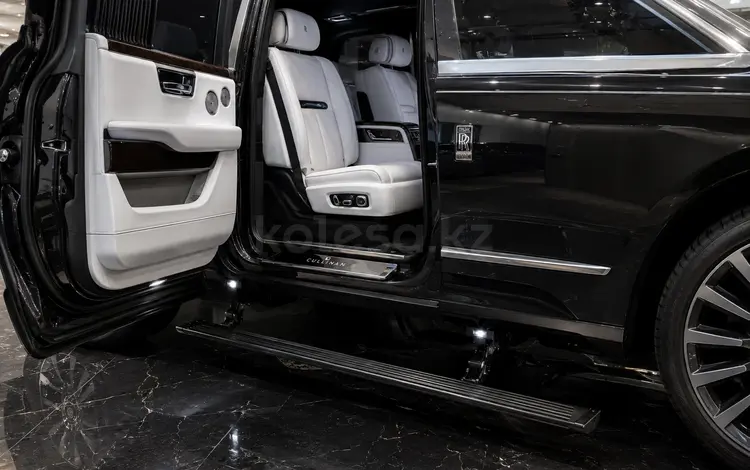 Rolls Royce Cullinan — Выдвижные пороги за 2 000 тг. в Алматы