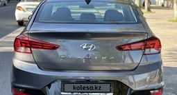 Hyundai Elantra 2019 года за 8 500 000 тг. в Шымкент – фото 4