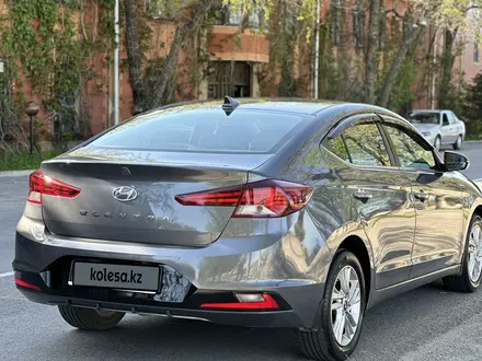 Hyundai Elantra 2019 года за 8 500 000 тг. в Шымкент – фото 3
