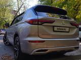 Mitsubishi Outlander 2021 года за 14 900 000 тг. в Алматы – фото 4