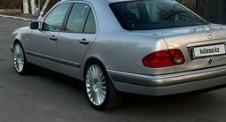 Mercedes-Benz E 55 AMG 1996 годаүшін7 500 000 тг. в Жезказган – фото 4