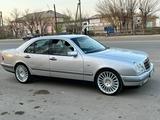 Mercedes-Benz E 55 AMG 1996 года за 7 500 000 тг. в Жезказган – фото 5