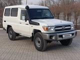 Toyota Land Cruiser 2022 года за 28 200 000 тг. в Актобе – фото 2