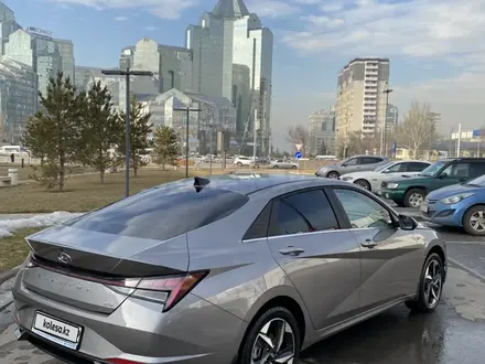 Hyundai Elantra 2022 года за 14 200 000 тг. в Алматы – фото 4