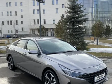 Hyundai Elantra 2022 года за 14 200 000 тг. в Алматы – фото 3