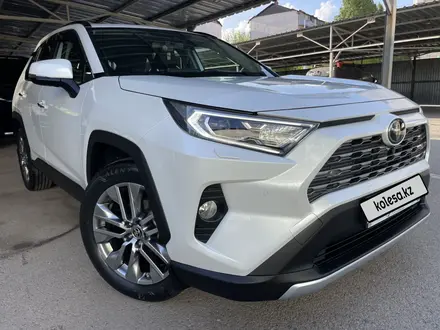 Toyota RAV4 2021 года за 20 000 000 тг. в Алматы