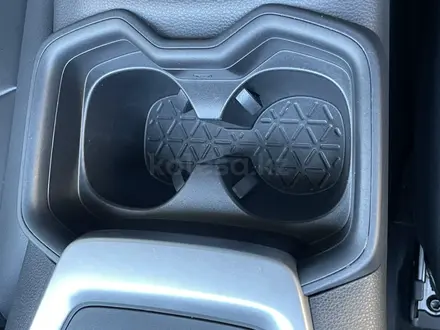 Toyota RAV4 2021 года за 20 000 000 тг. в Алматы – фото 37