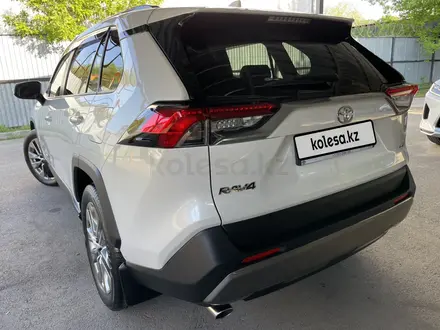 Toyota RAV4 2021 года за 20 000 000 тг. в Алматы – фото 2