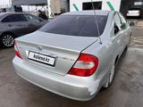 Toyota Camry 2003 годаүшін4 000 000 тг. в Актобе – фото 4