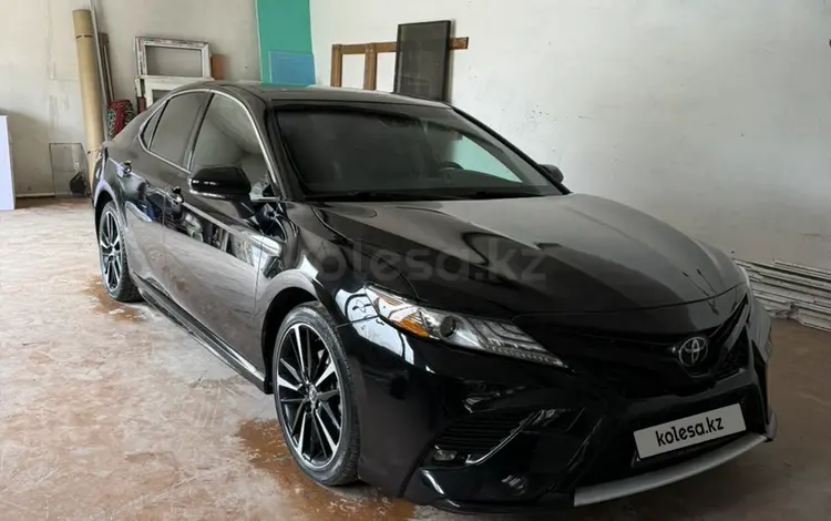 Toyota Camry 2018 года за 15 000 000 тг. в Алматы