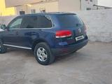 Volkswagen Touareg 2004 года за 4 500 000 тг. в Актау – фото 4