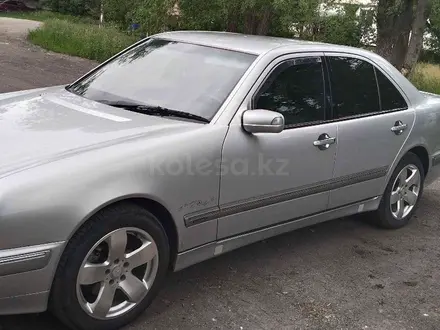 Mercedes-Benz E 270 2001 года за 3 400 000 тг. в Караганда – фото 2