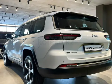 Jeep Grand Cherokee 2023 года за 30 900 000 тг. в Алматы – фото 5