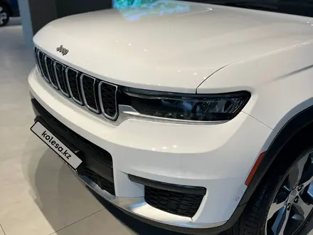 Jeep Grand Cherokee 2023 года за 30 900 000 тг. в Алматы – фото 3