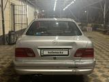 Mercedes-Benz E 280 1995 года за 2 500 000 тг. в Туркестан – фото 4