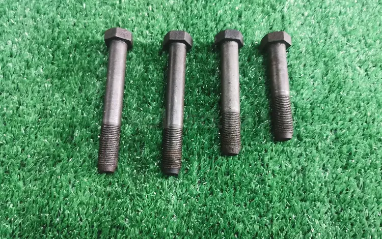 Болт крепления заднего рычага на Мицубиси Делика Булка за 2 000 тг. в Алматы