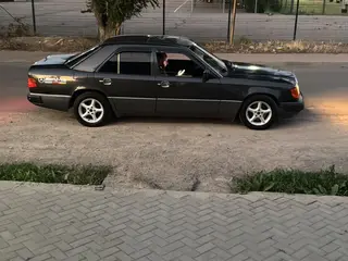 Mercedes-Benz E 230
