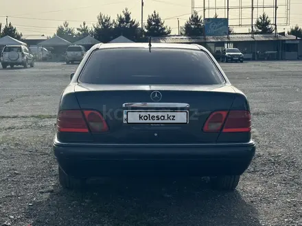Mercedes-Benz E 320 1997 года за 3 400 000 тг. в Алматы – фото 4