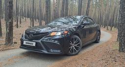 Toyota Camry 2022 года за 14 000 000 тг. в Караганда