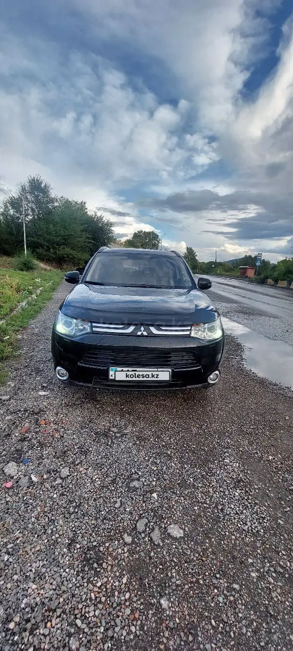Mitsubishi Outlander, 2012
