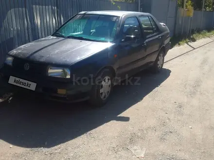 Volkswagen Vento 1992 года за 800 000 тг. в Есик