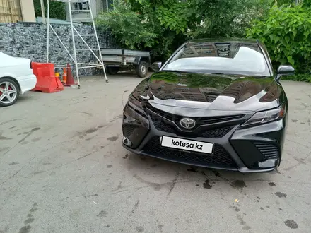 Toyota Camry 2018 года за 11 800 000 тг. в Алматы