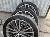 Комплект дисков с резинами, с датчиками на BMW G30. за 300 000 тг. в Алматы