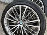 Комплект дисков с резинами, с датчиками на BMW G30. за 300 000 тг. в Алматы – фото 3