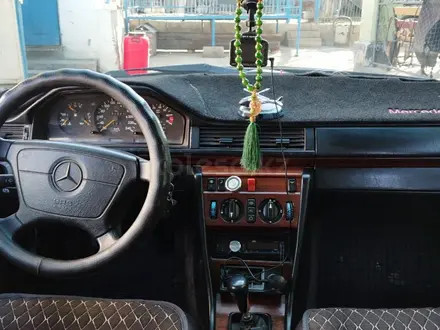 Mercedes-Benz E 220 1995 года за 2 500 000 тг. в Кентау