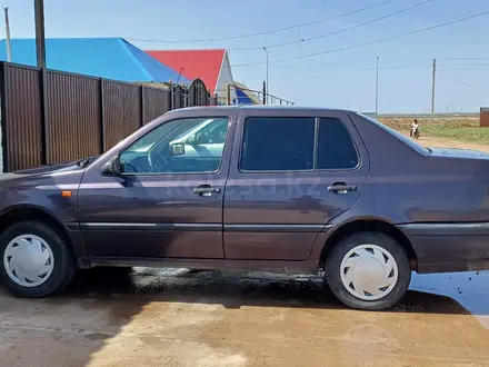 Volkswagen Vento 1993 года за 1 180 000 тг. в Уральск – фото 2