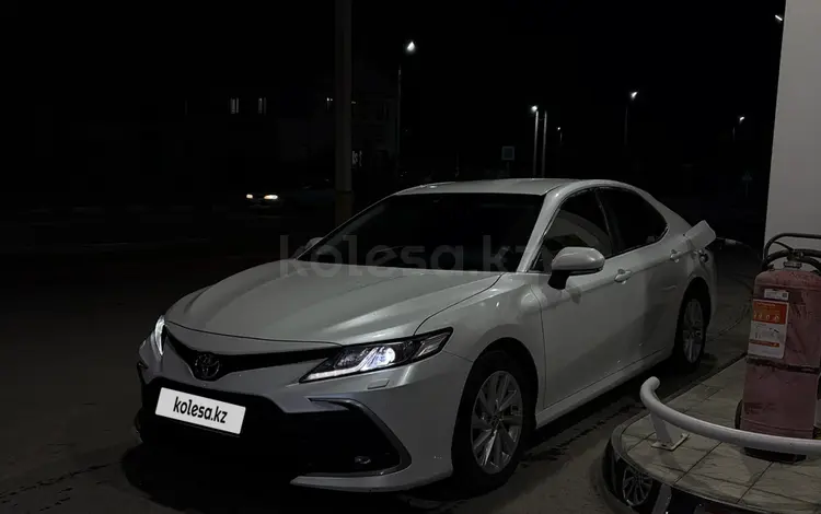 Toyota Camry 2023 года за 14 490 000 тг. в Костанай