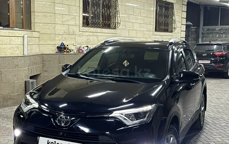 Toyota RAV4 2018 года за 12 600 000 тг. в Алматы