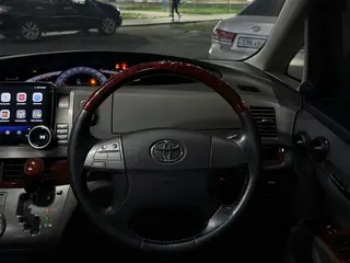 Toyota Estima, 2010