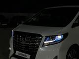 Toyota Alphard 2017 годаүшін19 500 000 тг. в Актобе – фото 3