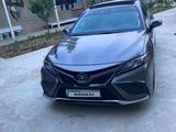 Toyota Camry 2022 года за 16 800 000 тг. в Шымкент – фото 5