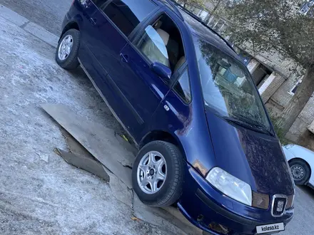 SEAT Alhambra 2001 года за 2 800 000 тг. в Атырау