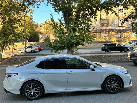 Toyota Camry 2023 года за 17 500 000 тг. в Семей – фото 2