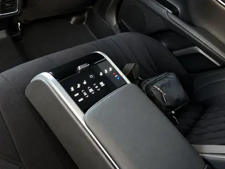 Toyota Camry 2023 года за 17 500 000 тг. в Семей – фото 10