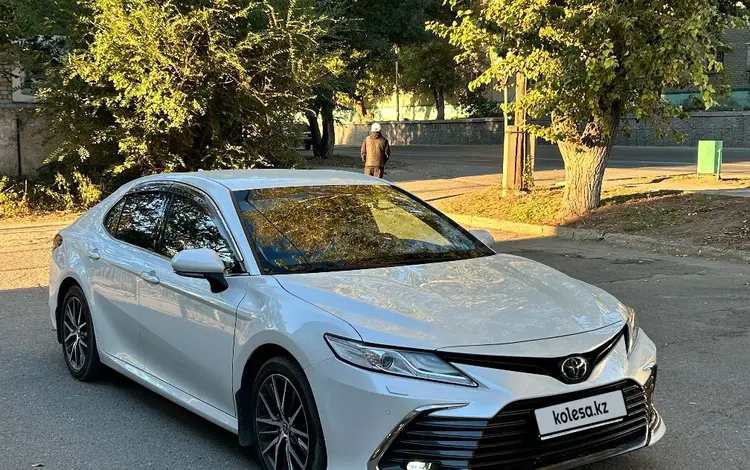 Toyota Camry 2023 годаүшін17 500 000 тг. в Семей
