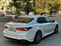 Toyota Camry 2023 годаүшін17 500 000 тг. в Семей – фото 3