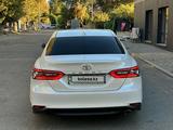 Toyota Camry 2023 года за 17 500 000 тг. в Семей – фото 4