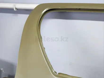 Дверь toyota hilux задняя правая за 80 000 тг. в Уральск