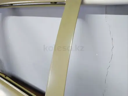 Дверь toyota hilux задняя правая за 80 000 тг. в Уральск – фото 2