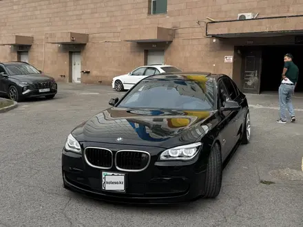 BMW 750 2012 года за 13 000 000 тг. в Алматы – фото 2
