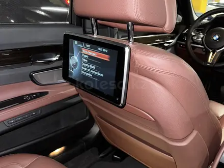 BMW 750 2012 года за 13 000 000 тг. в Алматы – фото 24