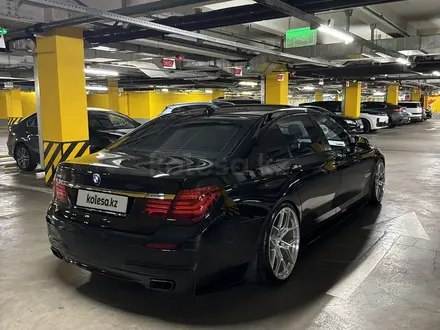 BMW 750 2012 года за 13 000 000 тг. в Алматы – фото 28